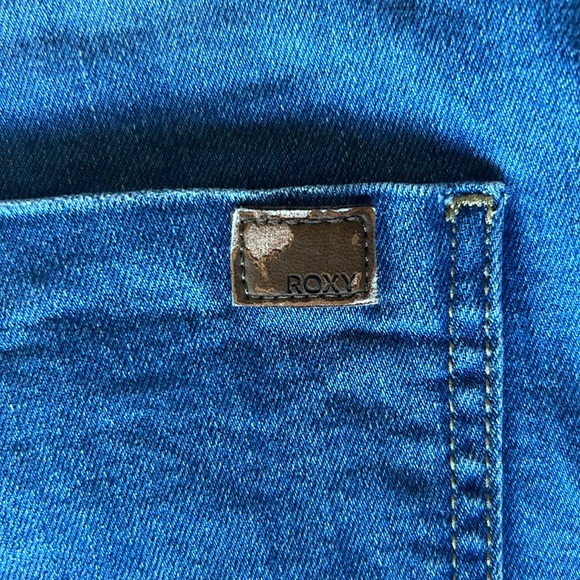 ROXY High waisted button down denim cut off shorts. Size 27. - Picture 4 of 4